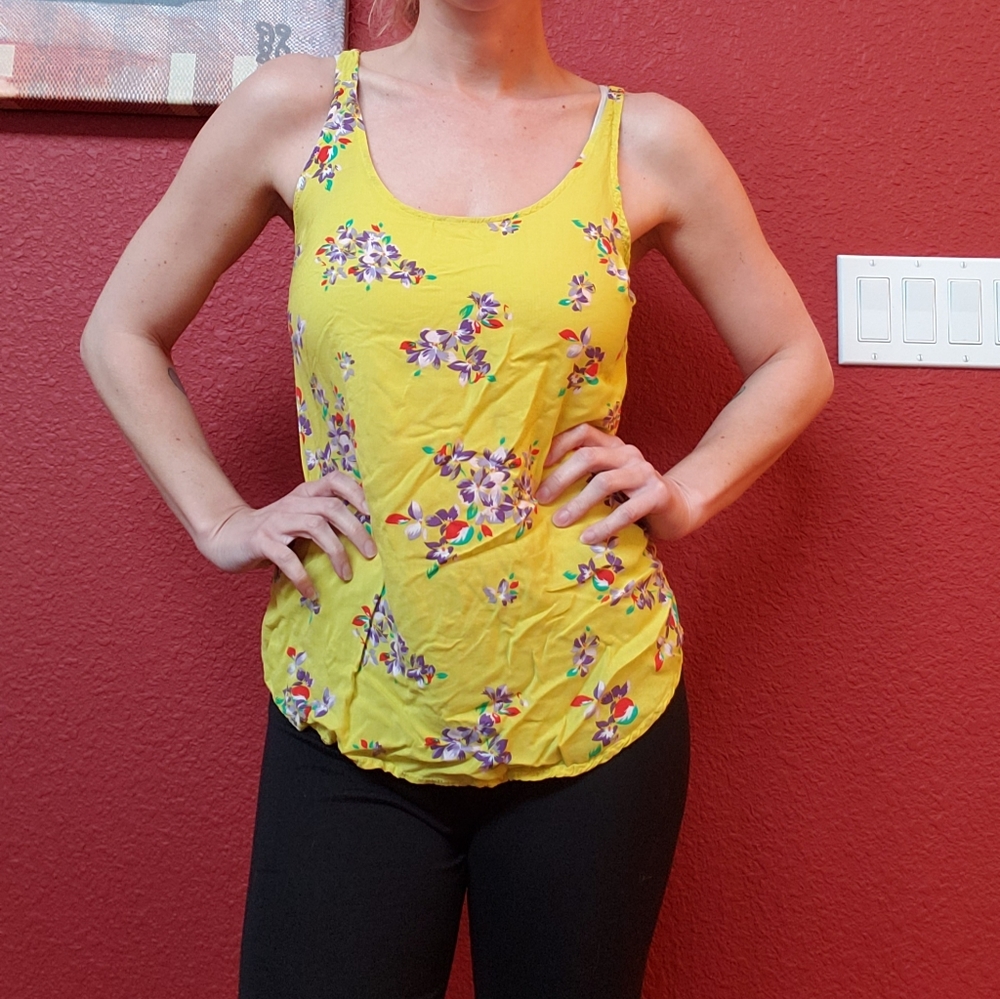 Yellow floral tank topsize S Old Navy